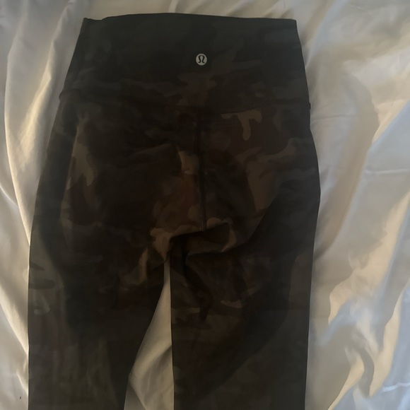 Size 2 lululemon camo leggings - Picture 1 of 5
